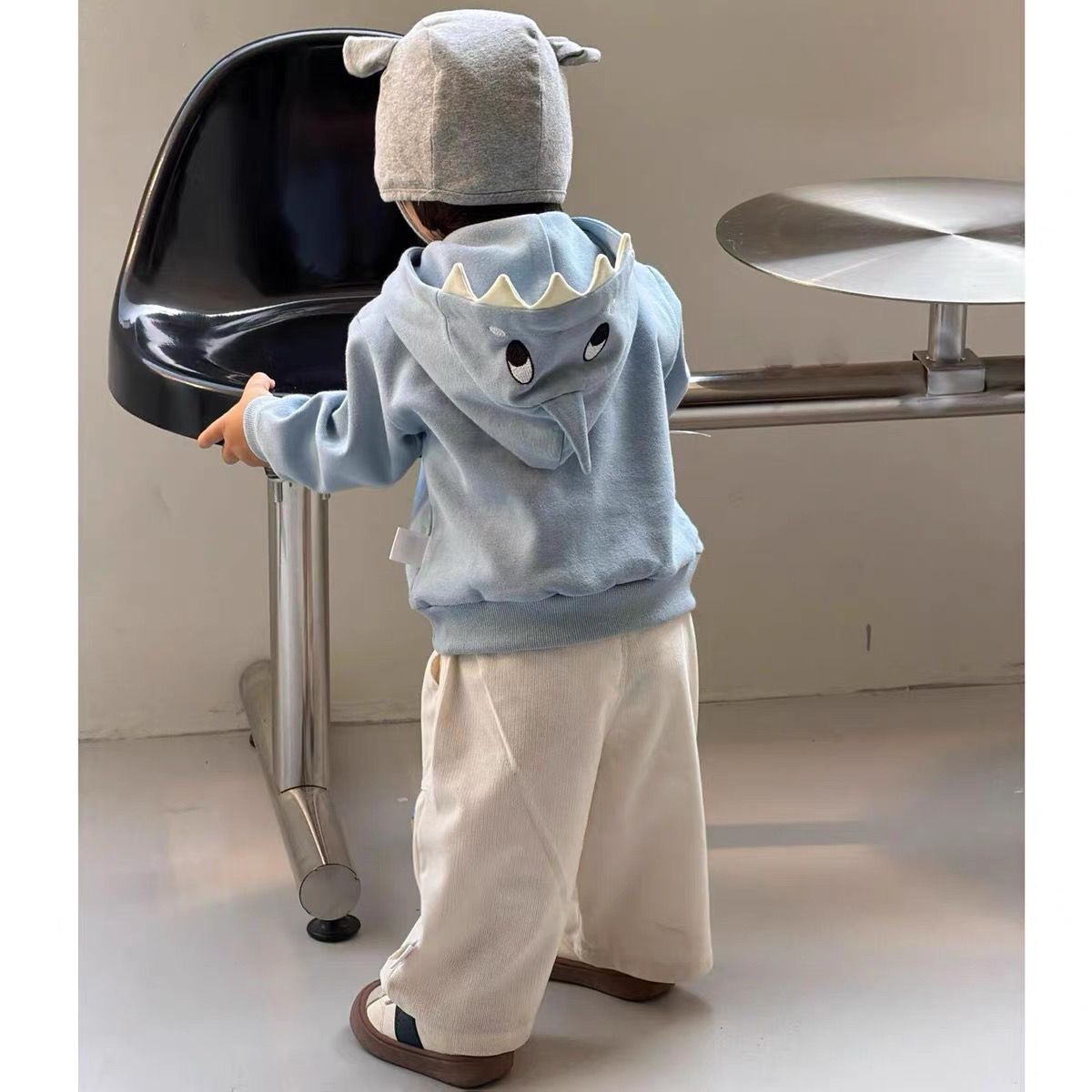 Boys' Shark Hoodie and Pants Set, Cute Cartoon Long-Sleeve Top with Beige Casual Pants, Fall Outfit