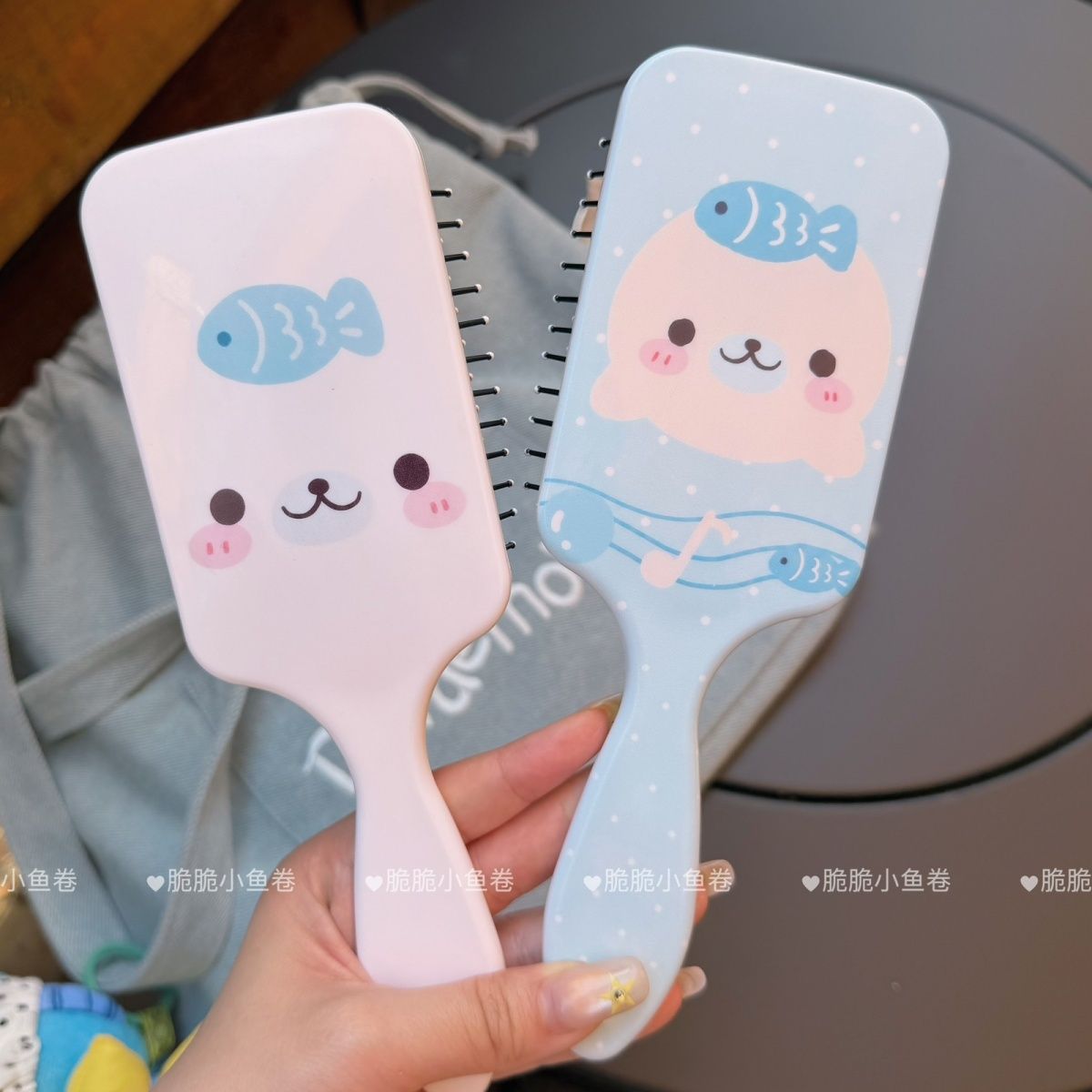 Cute Seal Cushion Hairbrush with Scalp Massage, Portable