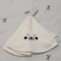 2 White Round Seal Hand Towels