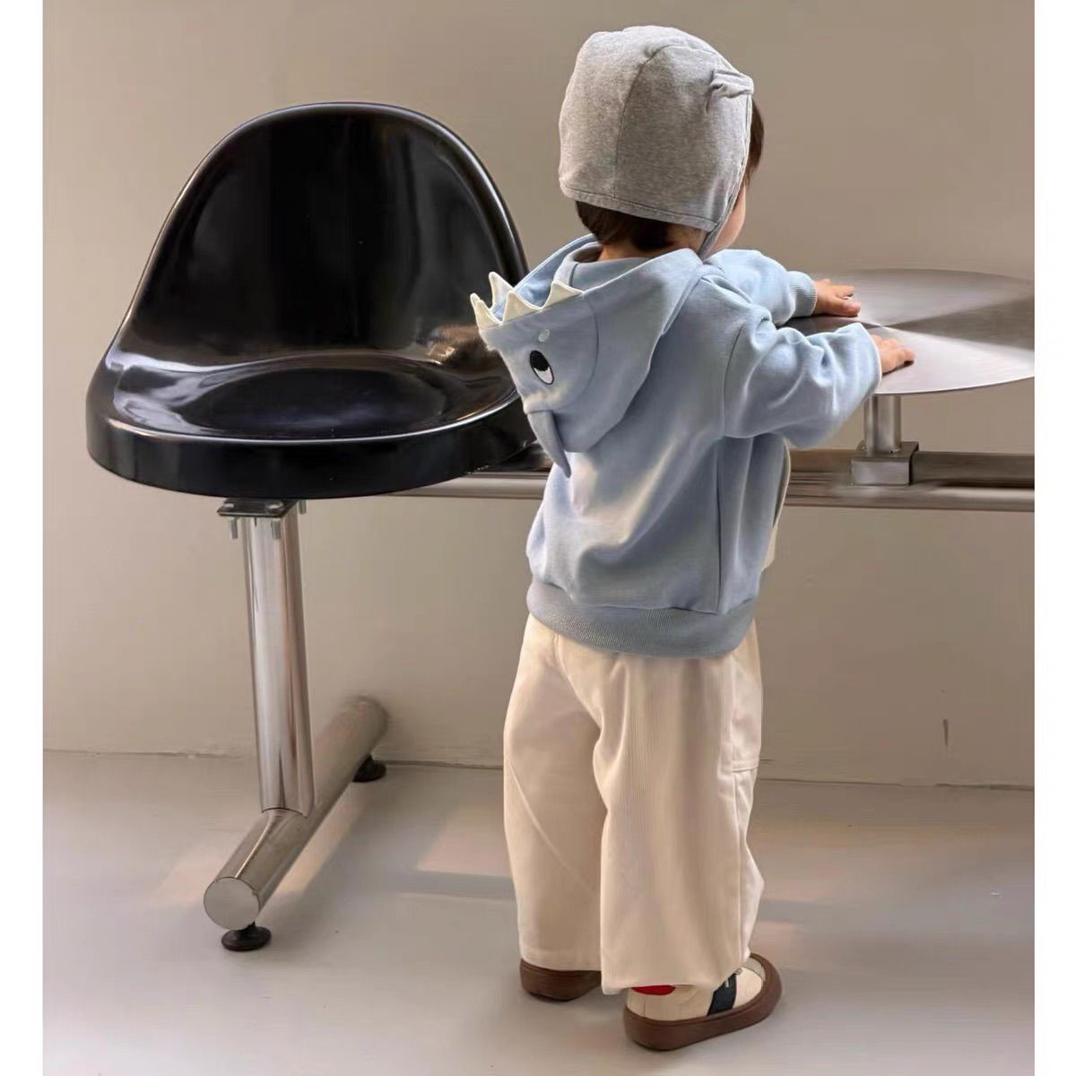 Boys' Shark Hoodie and Pants Set, Cute Cartoon Long-Sleeve Top with Beige Casual Pants, Fall Outfit